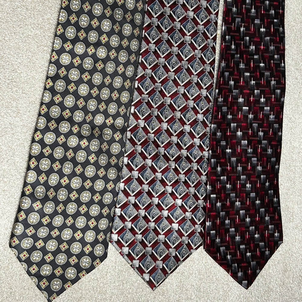 3 Ties Arrow Victor Laurant Carlos Devenzia Arrow